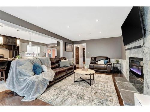 14 Federal Street, Stoney Creek, ON - Indoor Photo Showing Living Room