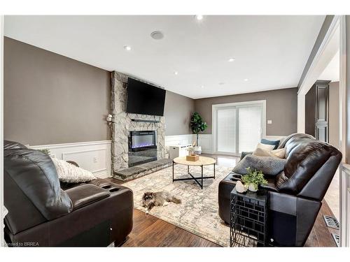 14 Federal Street, Stoney Creek, ON - Indoor Photo Showing Living Room With Fireplace