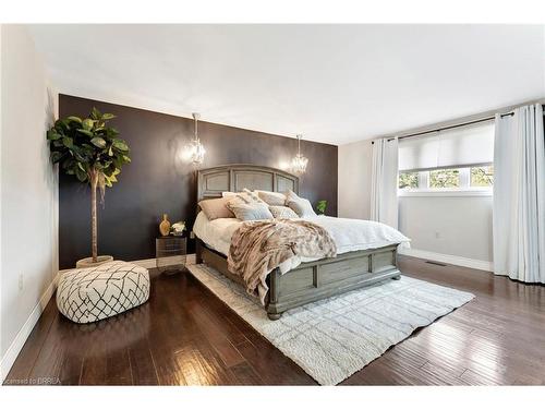 14 Federal Street, Stoney Creek, ON - Indoor Photo Showing Bedroom