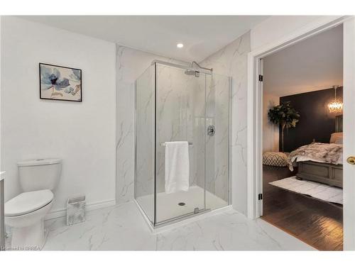 14 Federal Street, Stoney Creek, ON - Indoor Photo Showing Bathroom