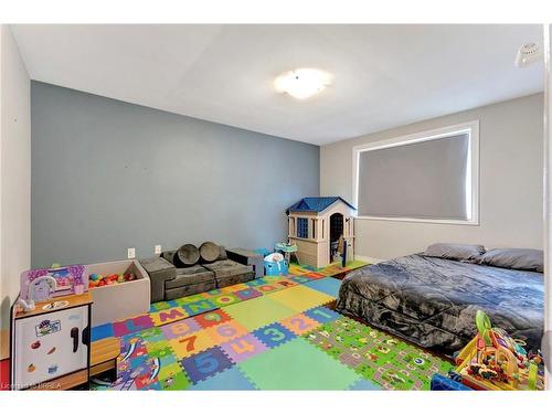 14 Federal Street, Stoney Creek, ON - Indoor Photo Showing Bedroom