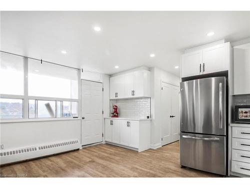 507-15 Albright Road, Hamilton, ON - Indoor Photo Showing Kitchen