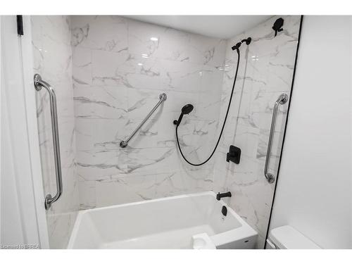 507-15 Albright Road, Hamilton, ON - Indoor Photo Showing Bathroom