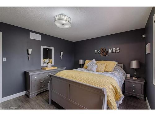 31 Irongate Drive, Paris, ON - Indoor Photo Showing Bedroom