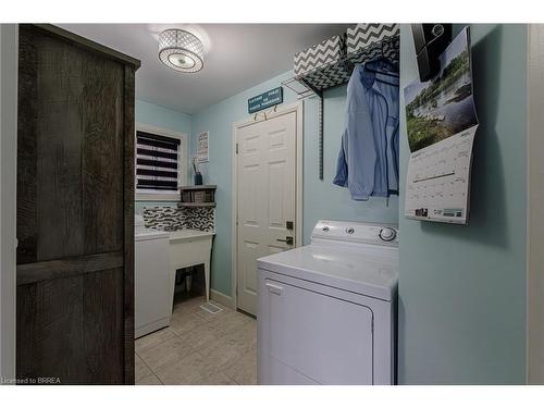 31 Irongate Drive, Paris, ON - Indoor Photo Showing Laundry Room