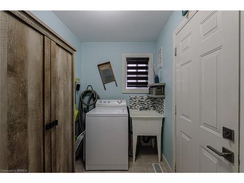 31 Irongate Drive, Paris, ON - Indoor Photo Showing Laundry Room