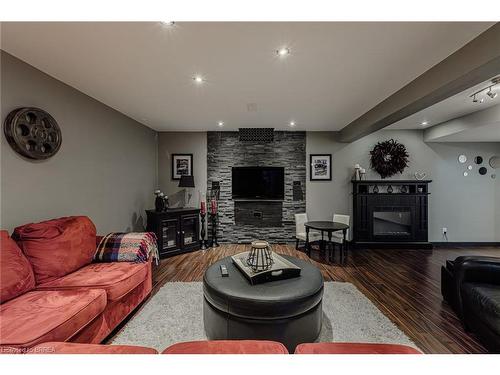 31 Irongate Drive, Paris, ON - Indoor Photo Showing Living Room