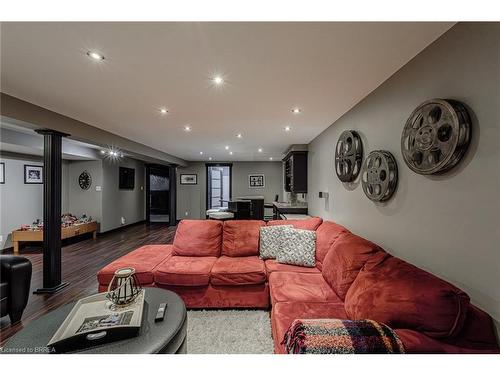 31 Irongate Drive, Paris, ON - Indoor Photo Showing Living Room