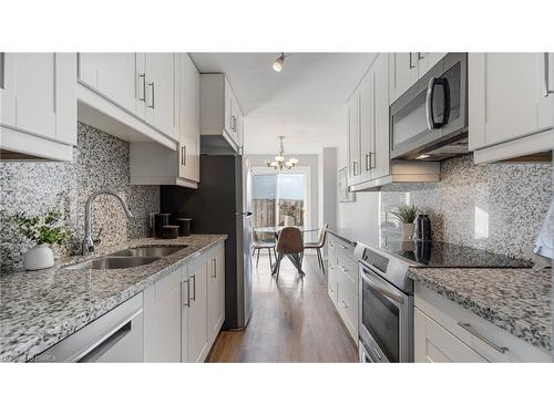 44-273 Elgin Street, Brantford, ON - Indoor Photo Showing Kitchen With Double Sink With Upgraded Kitchen