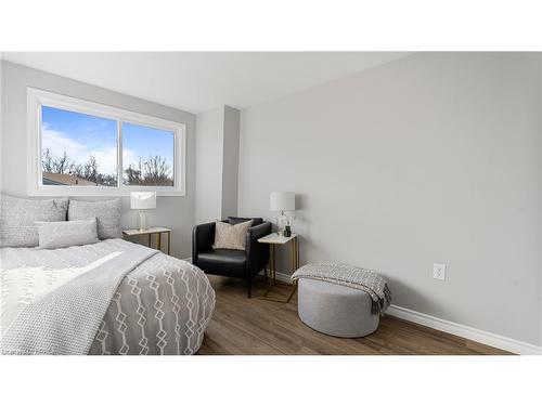 44-273 Elgin Street, Brantford, ON - Indoor Photo Showing Bedroom