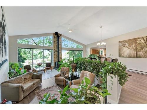 295 Brant Road, St. George, ON - Indoor Photo Showing Living Room