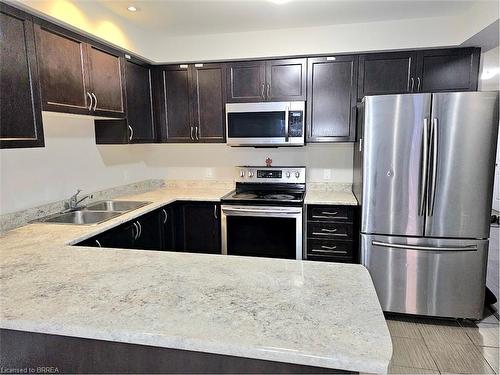 322 Keystone Crescent, Hamilton, ON - Indoor Photo Showing Kitchen With Double Sink