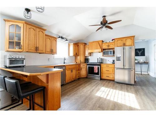 66 Leamon Street, Waterford, ON - Indoor Photo Showing Kitchen