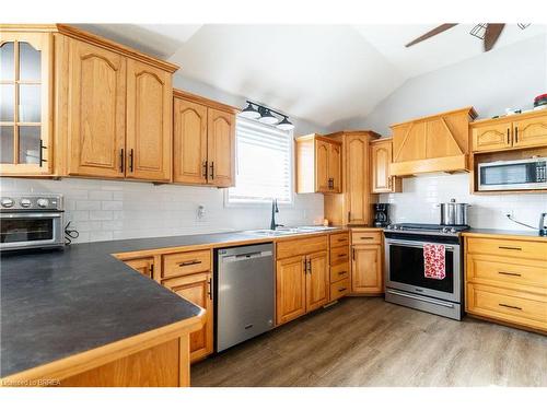 66 Leamon Street, Waterford, ON - Indoor Photo Showing Kitchen