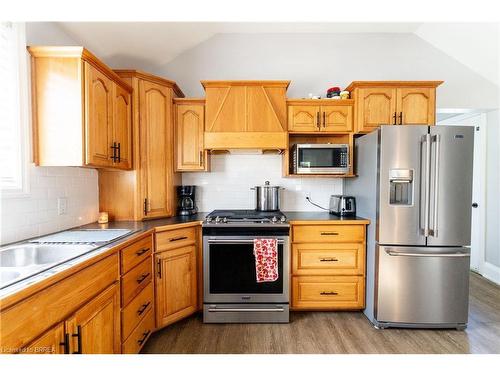 66 Leamon Street, Waterford, ON - Indoor Photo Showing Kitchen