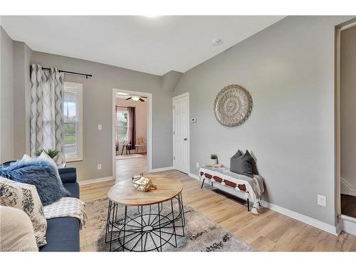 11 Rose Avenue, Brantford, ON - Indoor Photo Showing Living Room