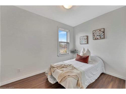 11 Rose Avenue, Brantford, ON - Indoor Photo Showing Bedroom