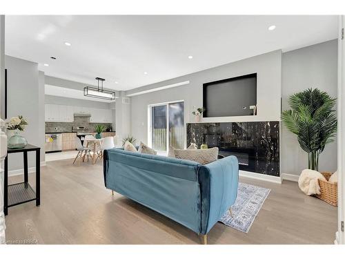 94 Superior Street, Brantford, ON - Indoor Photo Showing Living Room