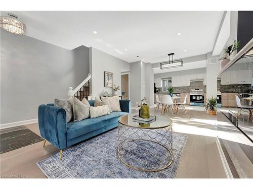 94 Superior Street, Brantford, ON - Indoor Photo Showing Living Room