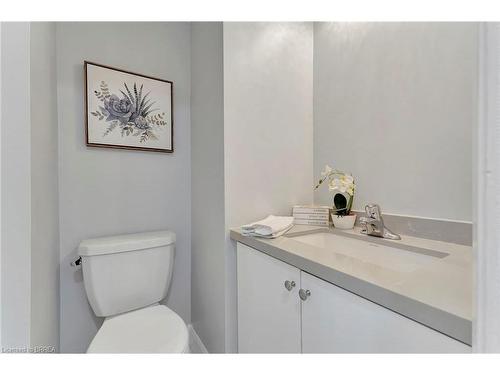 94 Superior Street, Brantford, ON - Indoor Photo Showing Bathroom