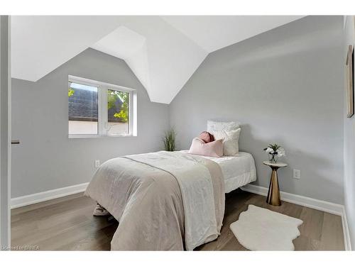 94 Superior Street, Brantford, ON - Indoor Photo Showing Bedroom