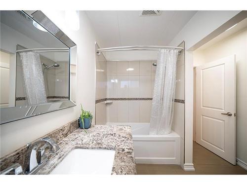 37 Allwood Street, Brantford, ON - Indoor Photo Showing Bathroom