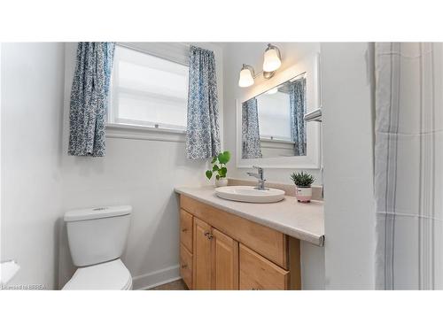 262 Oakland Road, Scotland, ON - Indoor Photo Showing Bathroom