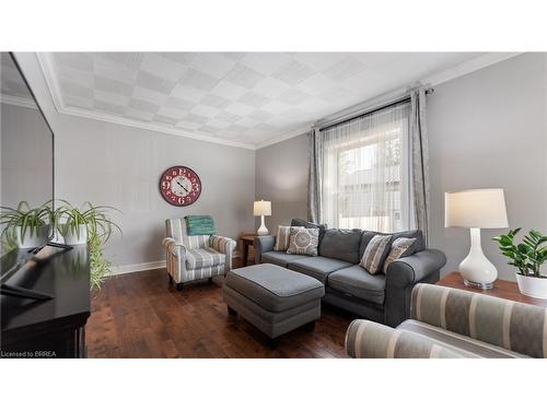 262 Oakland Road, Scotland, ON - Indoor Photo Showing Living Room