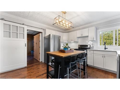 262 Oakland Road, Scotland, ON - Indoor Photo Showing Kitchen