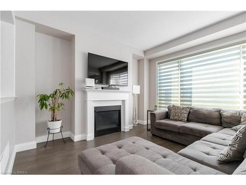 95 Munro Circle, Brantford, ON - Indoor Photo Showing Living Room With Fireplace