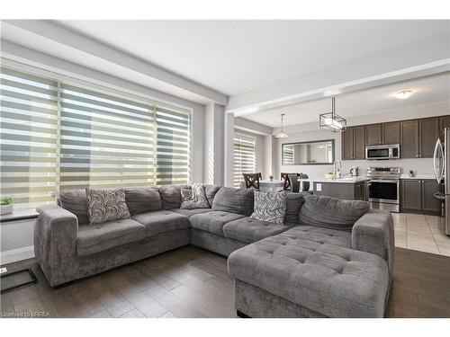 95 Munro Circle, Brantford, ON - Indoor Photo Showing Living Room