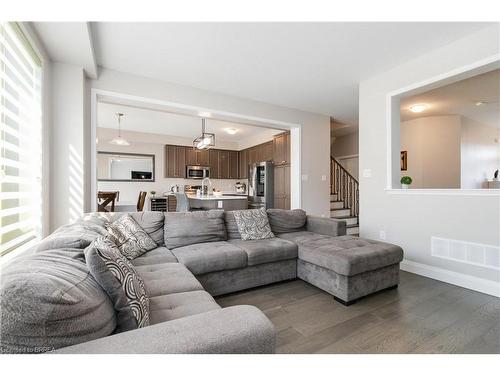 95 Munro Circle, Brantford, ON - Indoor Photo Showing Living Room