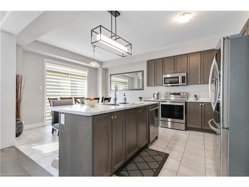 95 Munro Circle, Brantford, ON - Indoor Photo Showing Kitchen