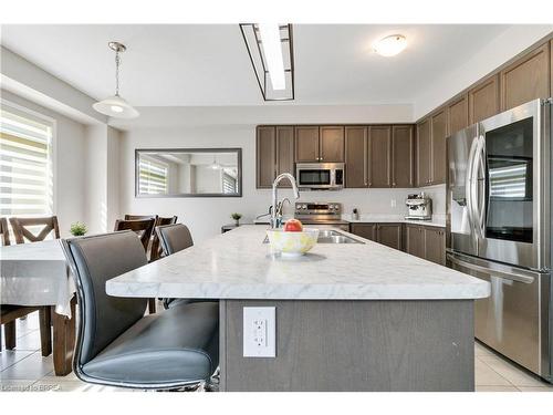 95 Munro Circle, Brantford, ON - Indoor Photo Showing Kitchen