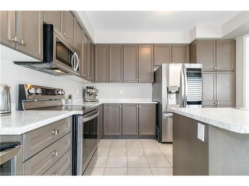 95 Munro Circle, Brantford, ON - Indoor Photo Showing Kitchen