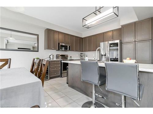 95 Munro Circle, Brantford, ON - Indoor Photo Showing Kitchen