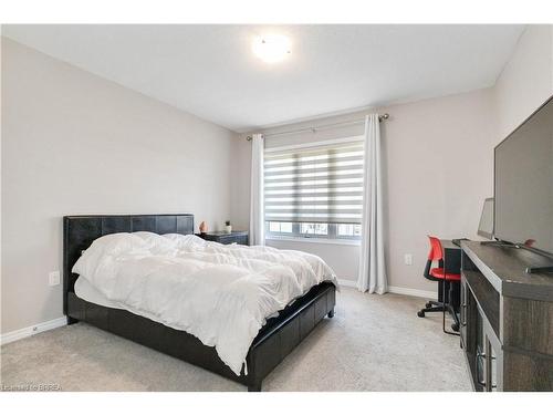 95 Munro Circle, Brantford, ON - Indoor Photo Showing Bedroom