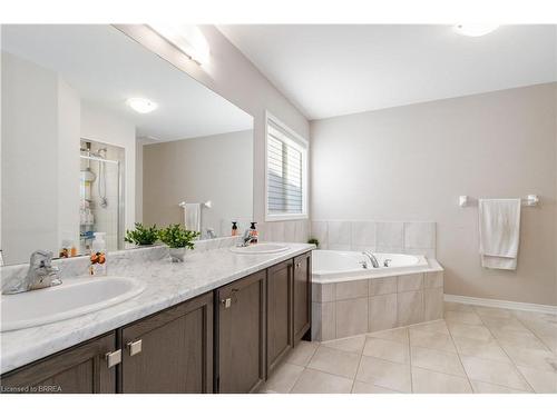 95 Munro Circle, Brantford, ON - Indoor Photo Showing Bathroom