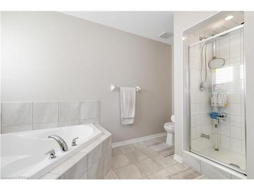 95 Munro Circle, Brantford, ON - Indoor Photo Showing Bathroom