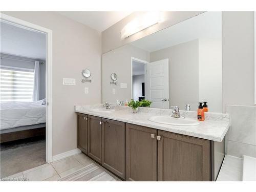 95 Munro Circle, Brantford, ON - Indoor Photo Showing Bathroom