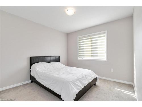 95 Munro Circle, Brantford, ON - Indoor Photo Showing Bedroom