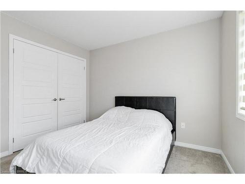 95 Munro Circle, Brantford, ON - Indoor Photo Showing Bedroom