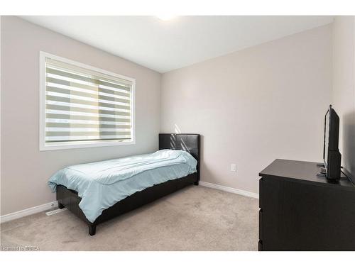 95 Munro Circle, Brantford, ON - Indoor Photo Showing Bedroom