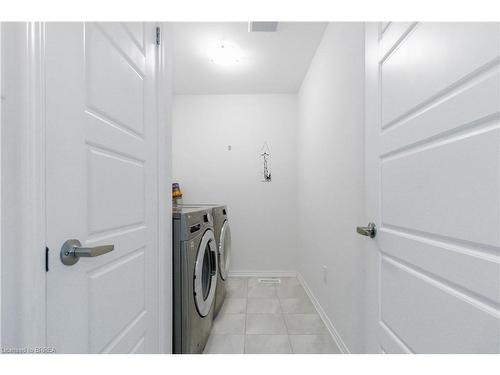 95 Munro Circle, Brantford, ON - Indoor Photo Showing Laundry Room