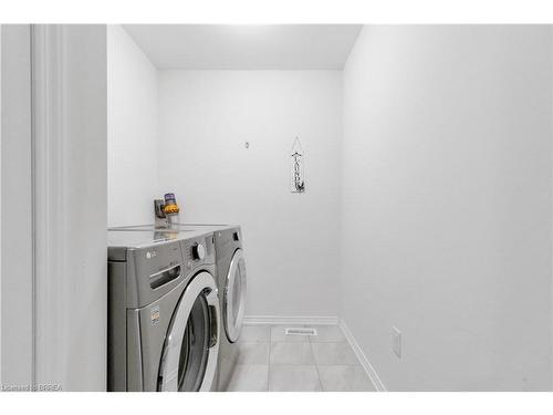 95 Munro Circle, Brantford, ON - Indoor Photo Showing Laundry Room