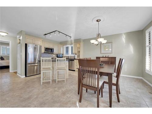 18 Shalfleet Boulevard, Brantford, ON - Indoor Photo Showing Dining Room