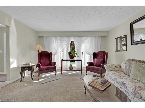 18 Shalfleet Boulevard, Brantford, ON - Indoor Photo Showing Living Room