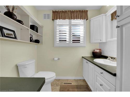 18 Shalfleet Boulevard, Brantford, ON - Indoor Photo Showing Bathroom