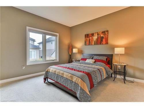 11 Tucker Street, Thorold, ON - Indoor Photo Showing Bedroom