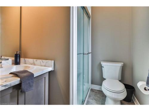 11 Tucker Street, Thorold, ON - Indoor Photo Showing Bathroom